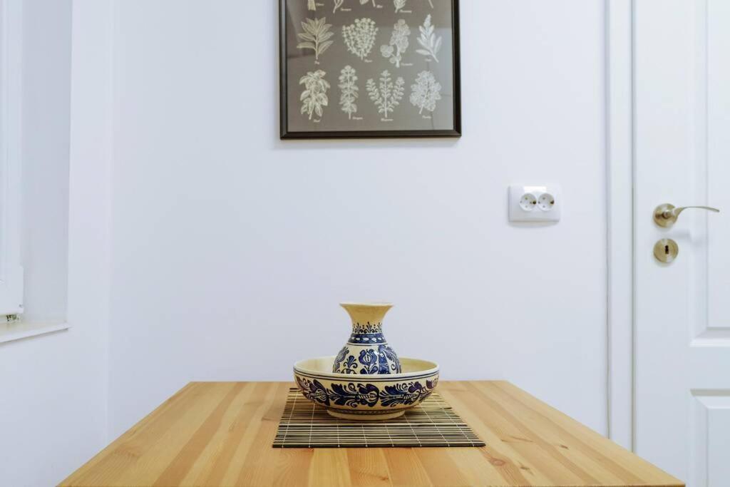 Elegant Vibes Apartment Next To Obor Market Bukarest Exterior foto