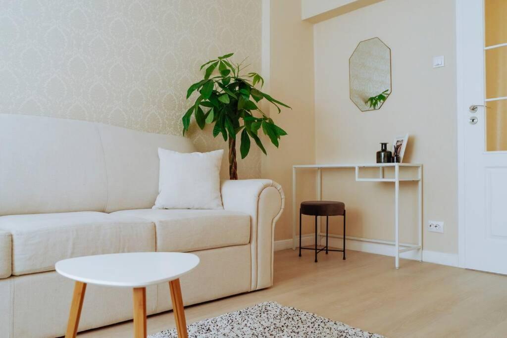 Elegant Vibes Apartment Next To Obor Market Bukarest Exterior foto